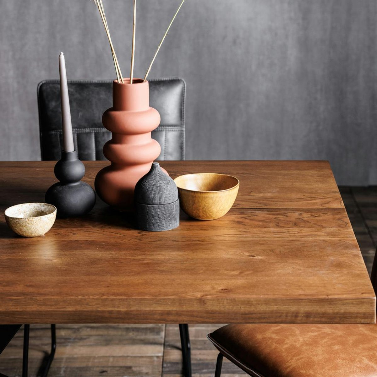 Table à manger 240 cm chêne massif pied central croisé OKA bois naturel, PIER IMPORT