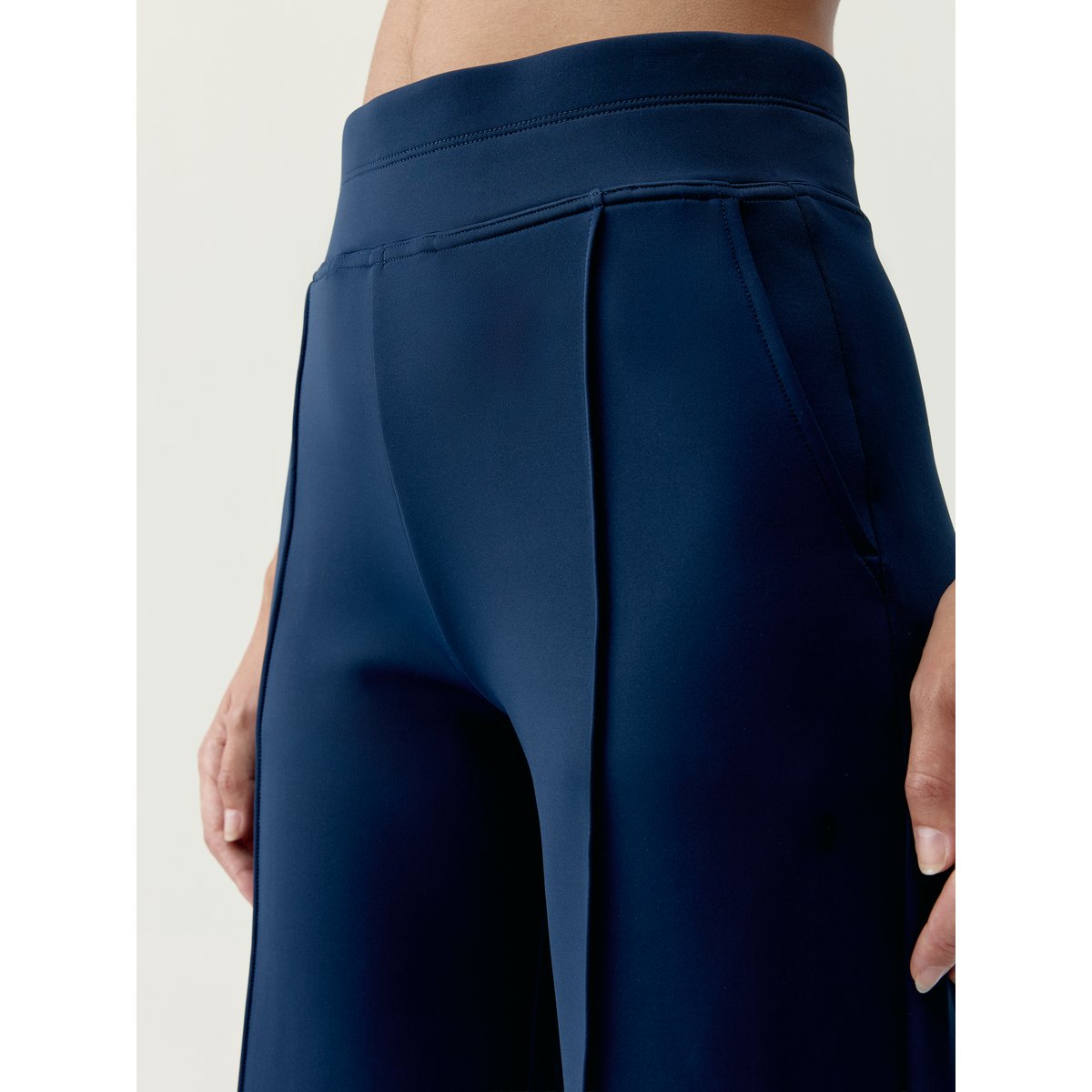 Pantalon de sport femme Thashi Jambe large avec poches bleu marin, BORN