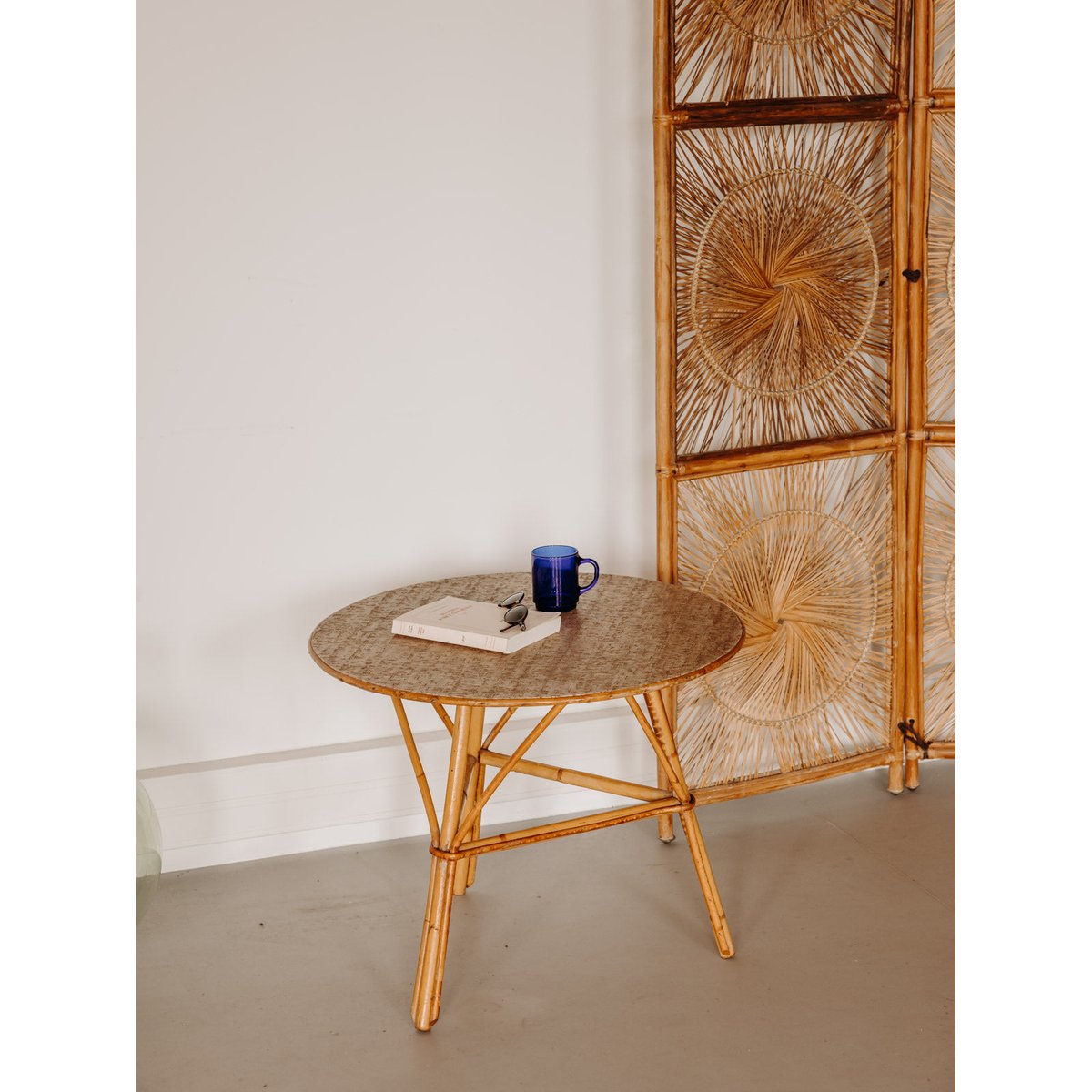 Table basse au plateau en liège Léonie N°1571 - Bon état bois clair, DEBONGOUT