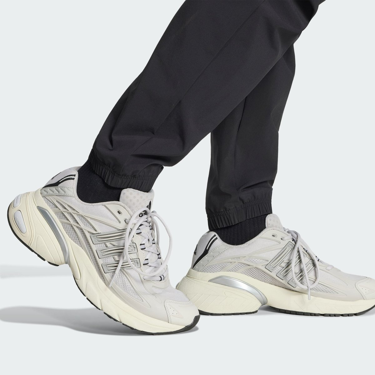 Pantalon De Survêtement Trèfle Tech Essentials Pantalon De Survêtement Trèfle Tech Essentials black, adidas Originals
