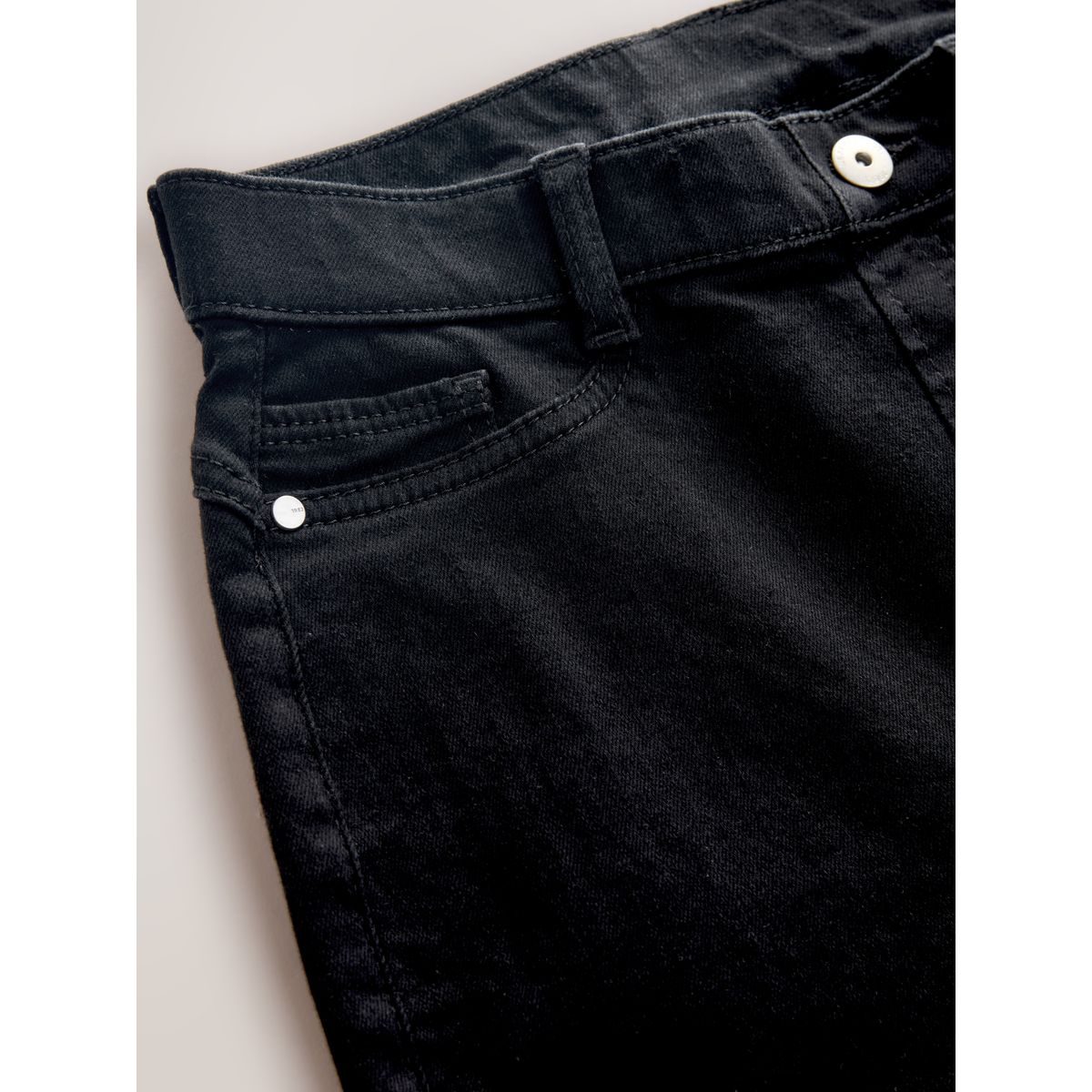 Jean évasé à enfiler taille haute coupe flexi noir, NEXT