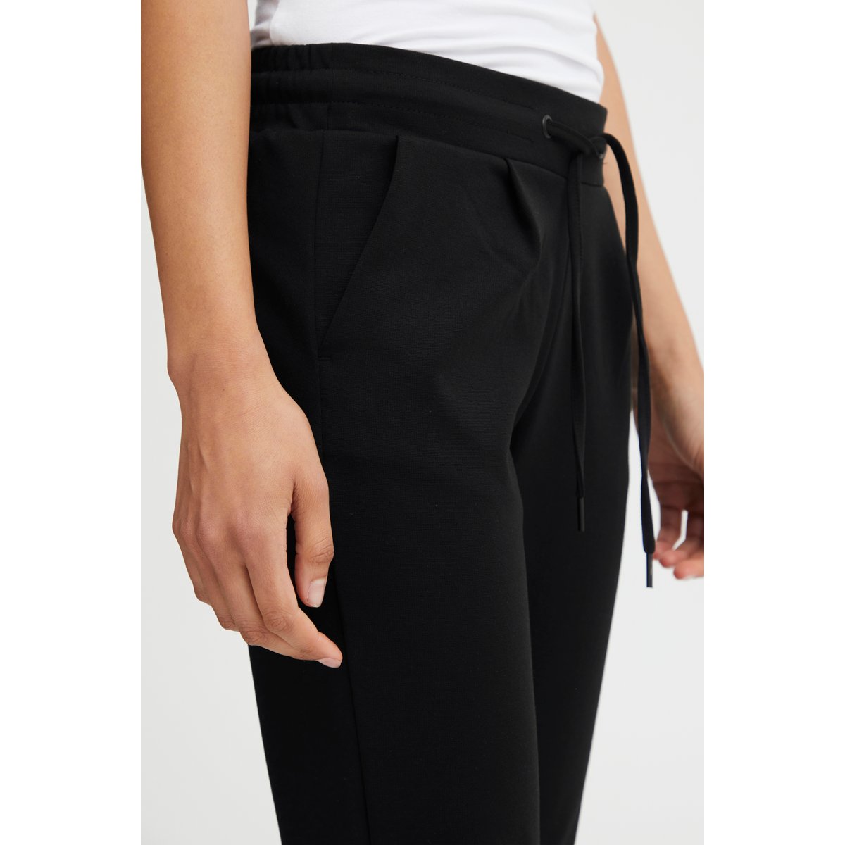 Pantalon coupe droite, longueur cheville, taille élastiquée noir, ICHI