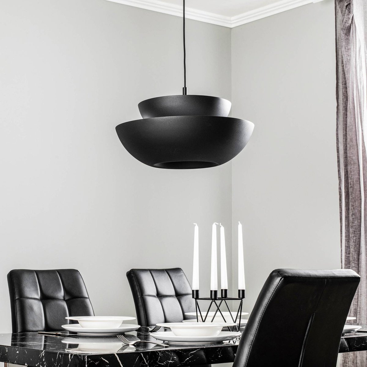 Suspension en métal design, Kellina noir, LUCANDE