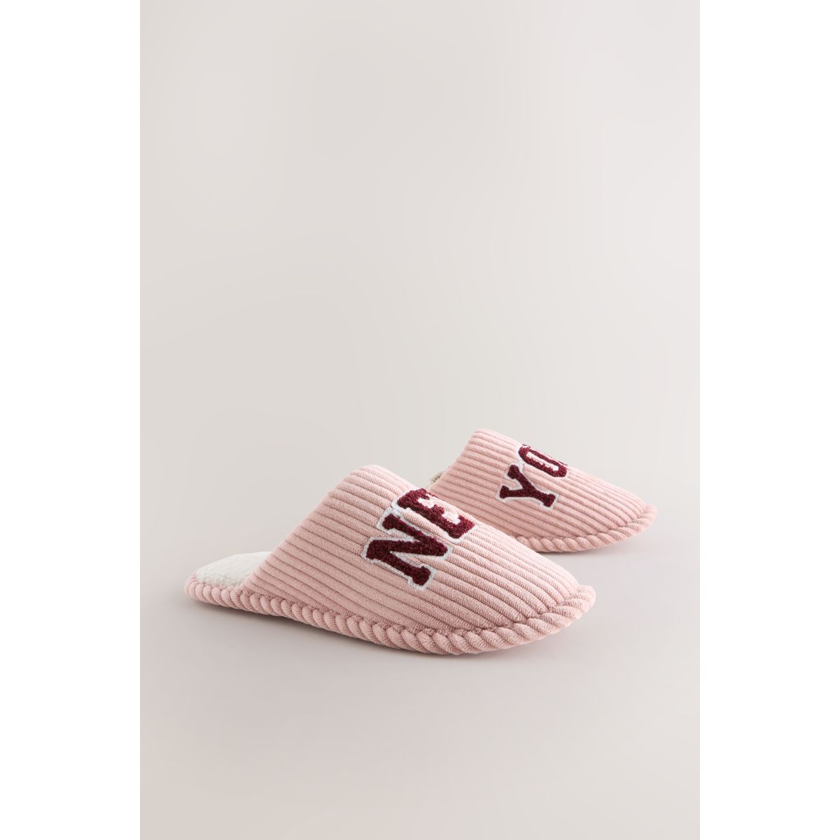Chaussons mules en velours avec inscription rose, NEXT