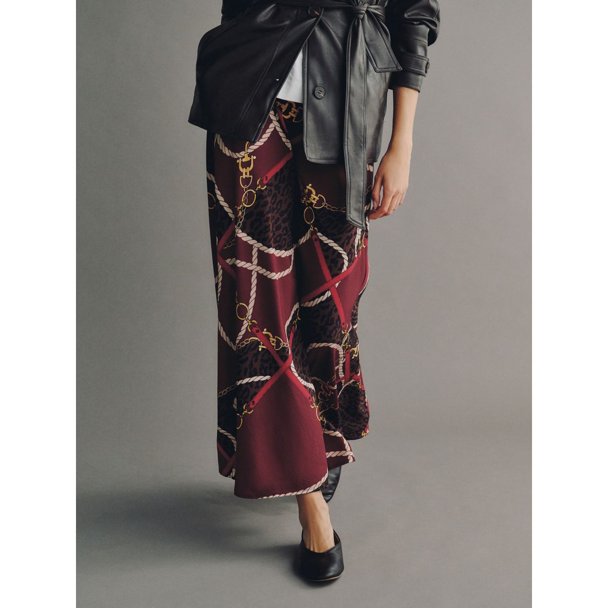Jupe mi-longue en satin mat impression rouge bordeaux, NEXT