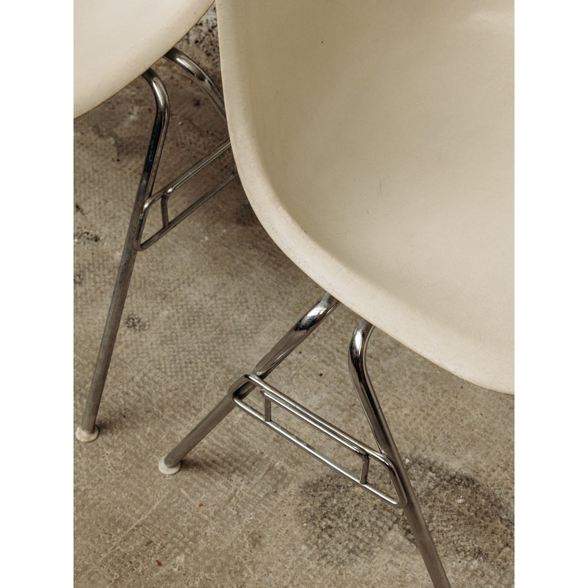 Chaise en métal Diana N°273 - Bon état beige, DEBONGOUT