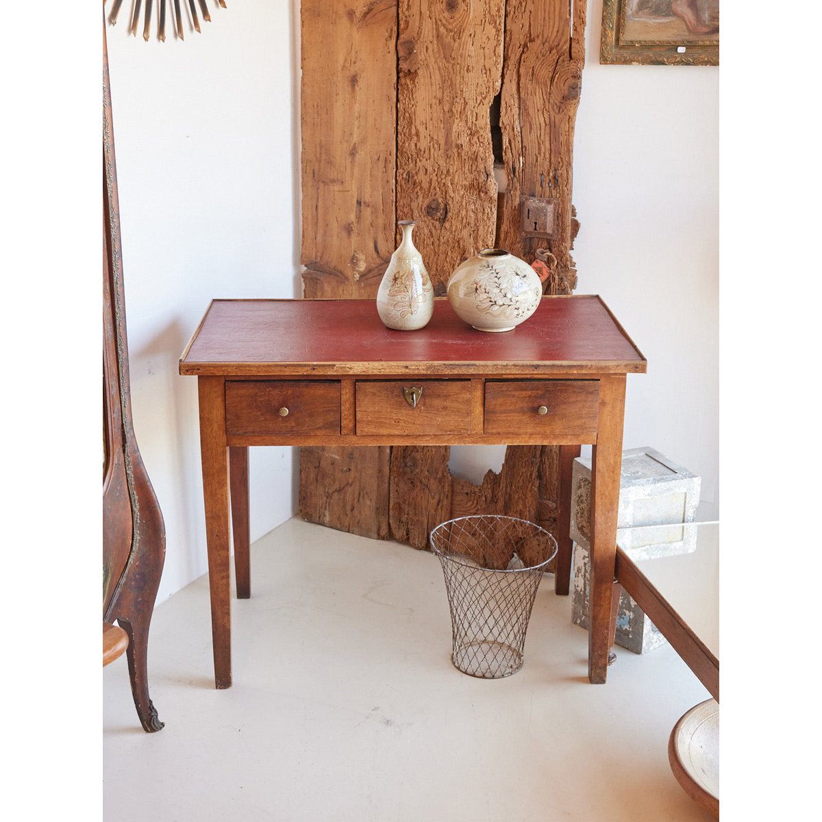 Bureau vintage en noyer Edouard N°1035 - Bon état bois foncé, DEBONGOUT