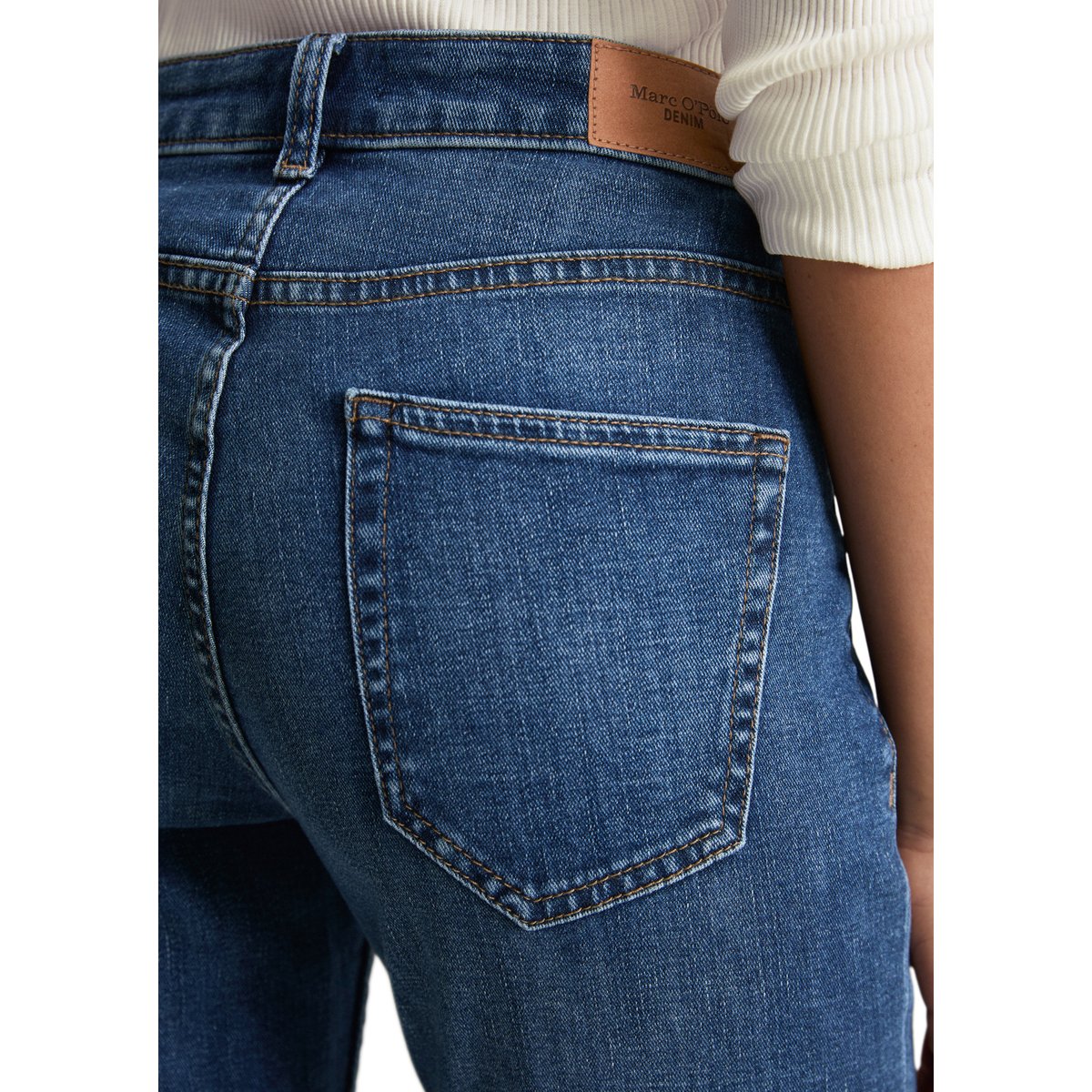 Jeans modèle Josina bootcut en Organic Cotton Stretch bleu foncé, MARC O’POLO DENIM