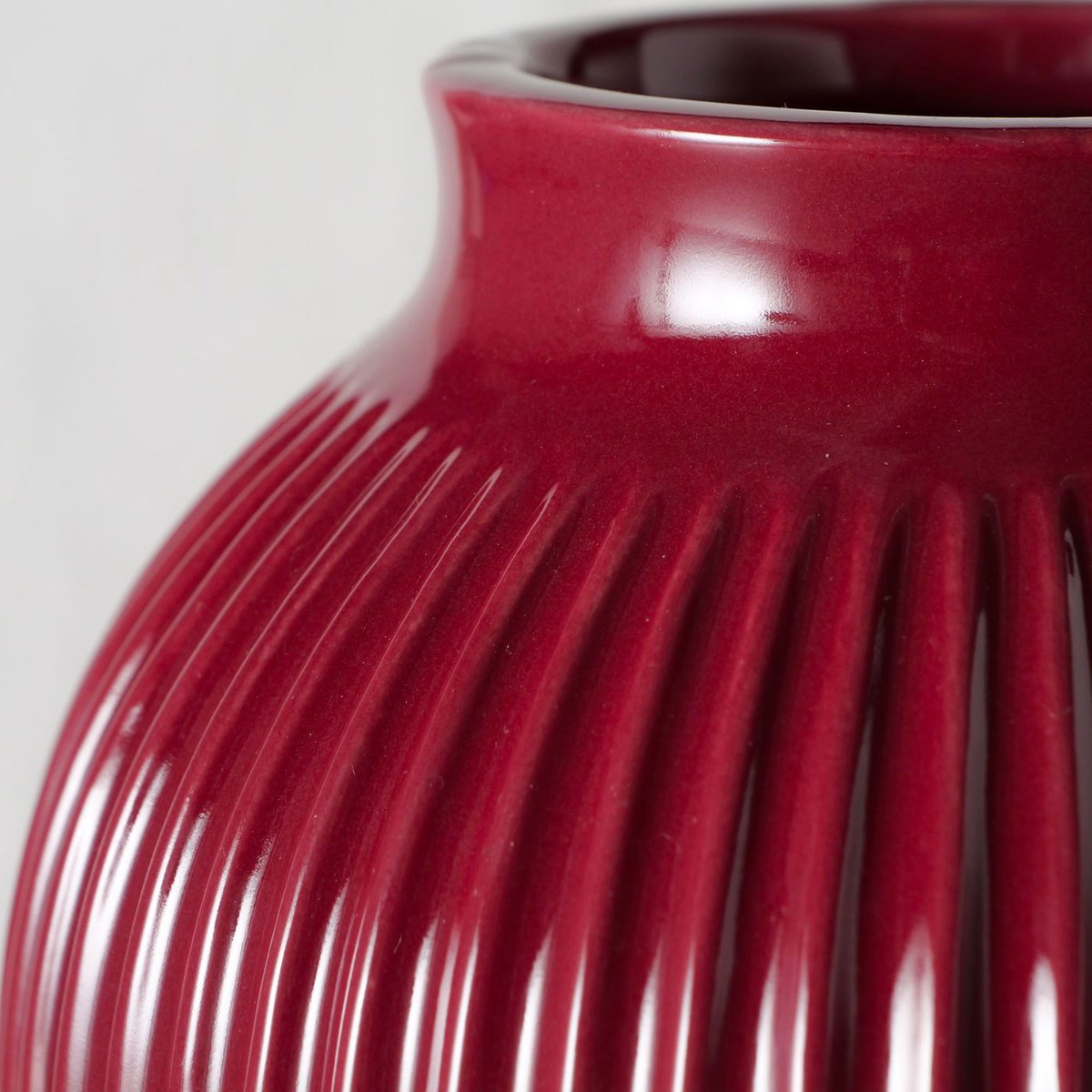 Vase classique en céramique rouge bordeaux 12x12x17cm rouge, WADIGA