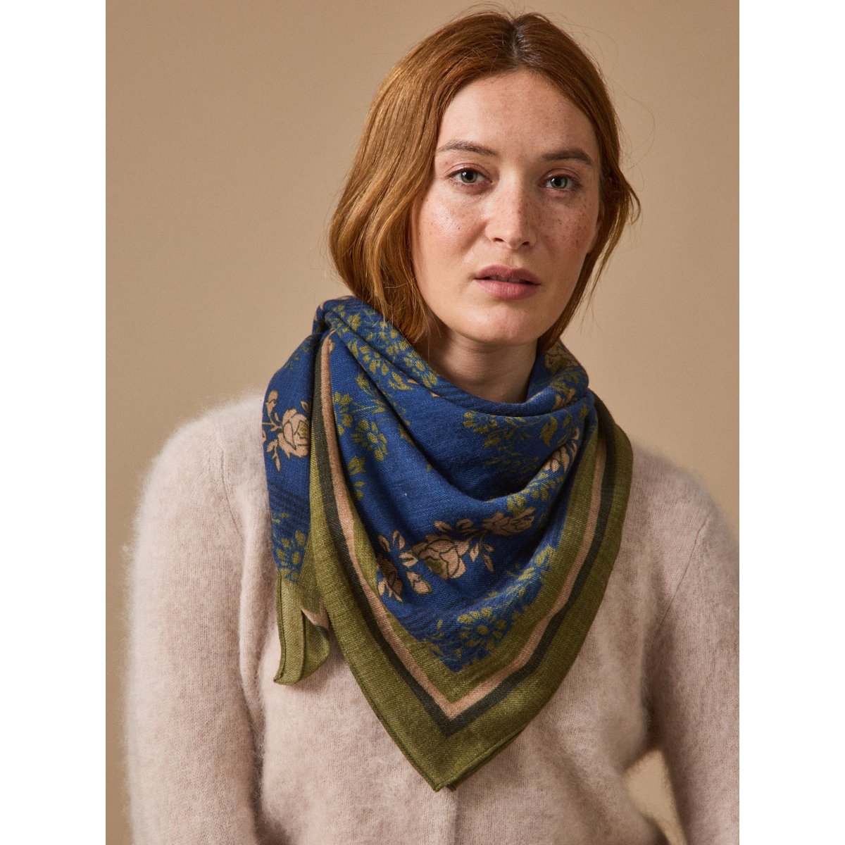 Foulard laine  imprimé fleuri bleu, CYRILLUS