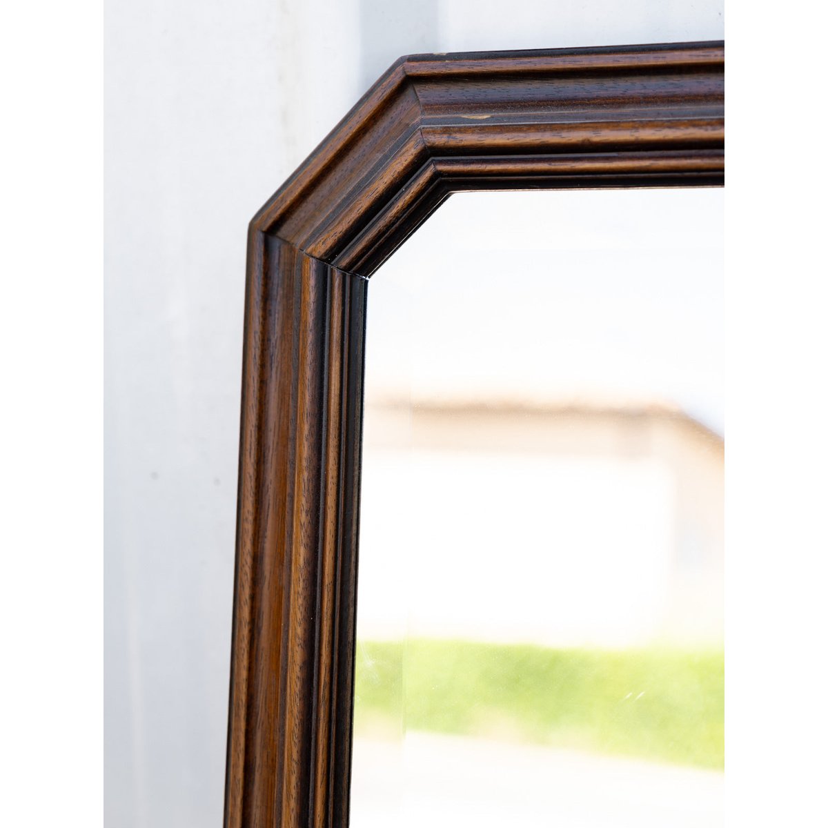 Grand miroir vertical biseauté en bois foncé Georges N°1361 - Bon état bois foncé, DEBONGOUT