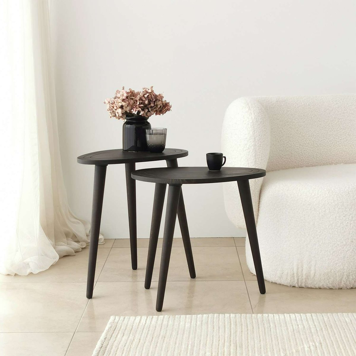 Ensemble de 2 tables d'appoint organiques en bois massif THÉODORE gris foncé, TOILINUX