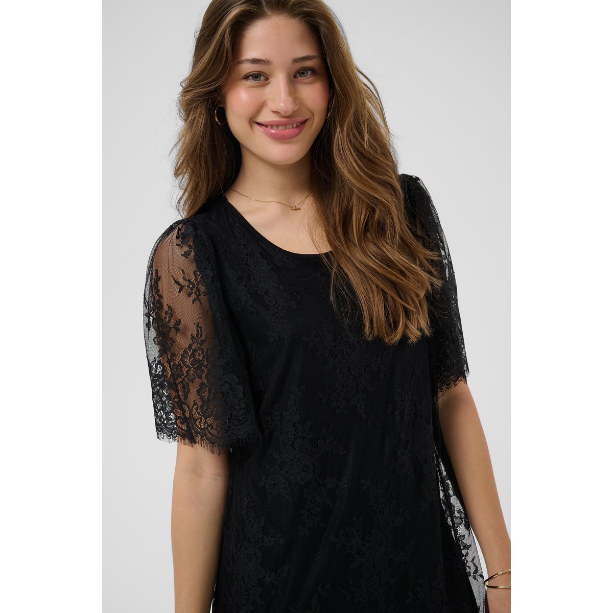 Robe noir pitch black, CREAM