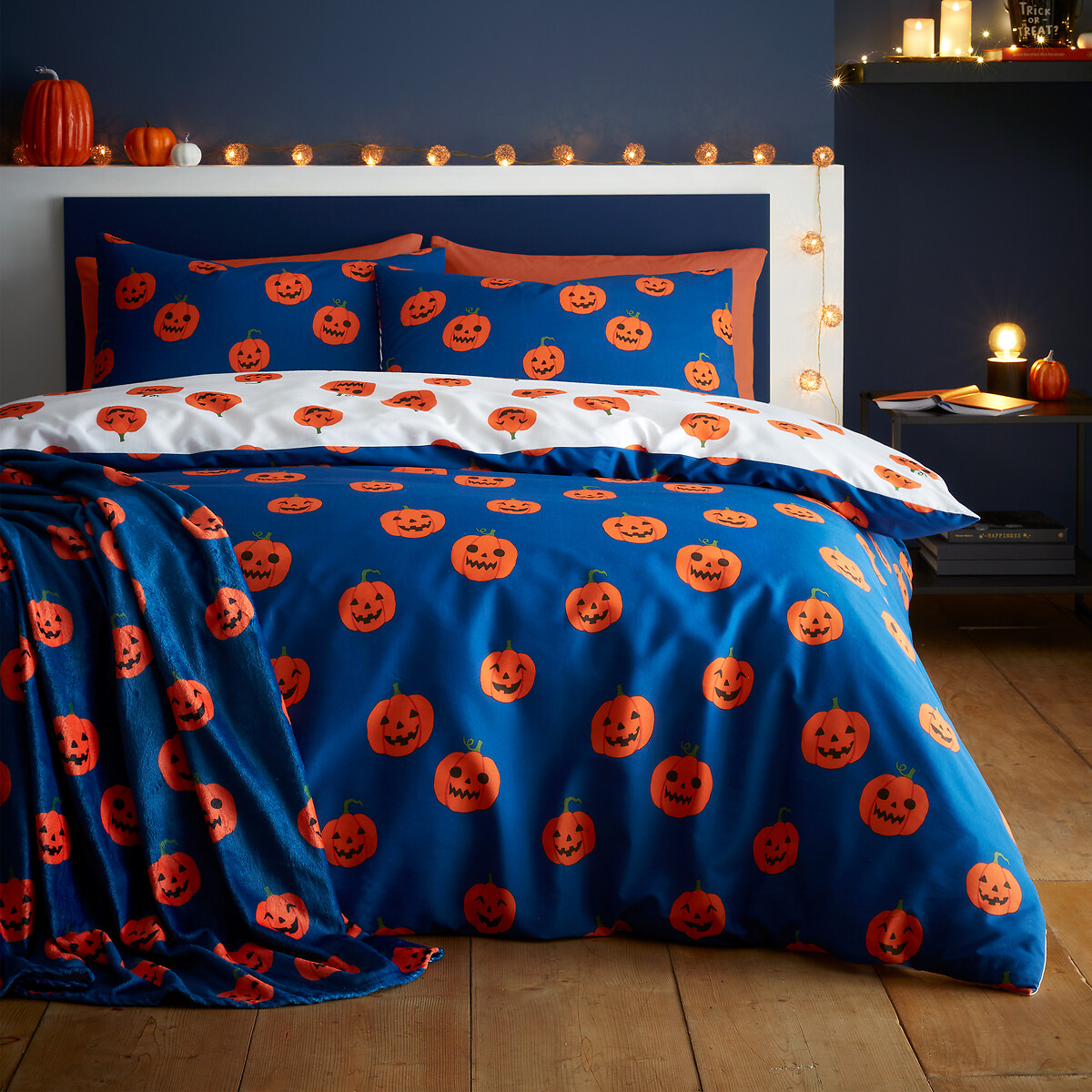 Halloween Pumpkins Throw navy, CATHERINE LANSFIELD