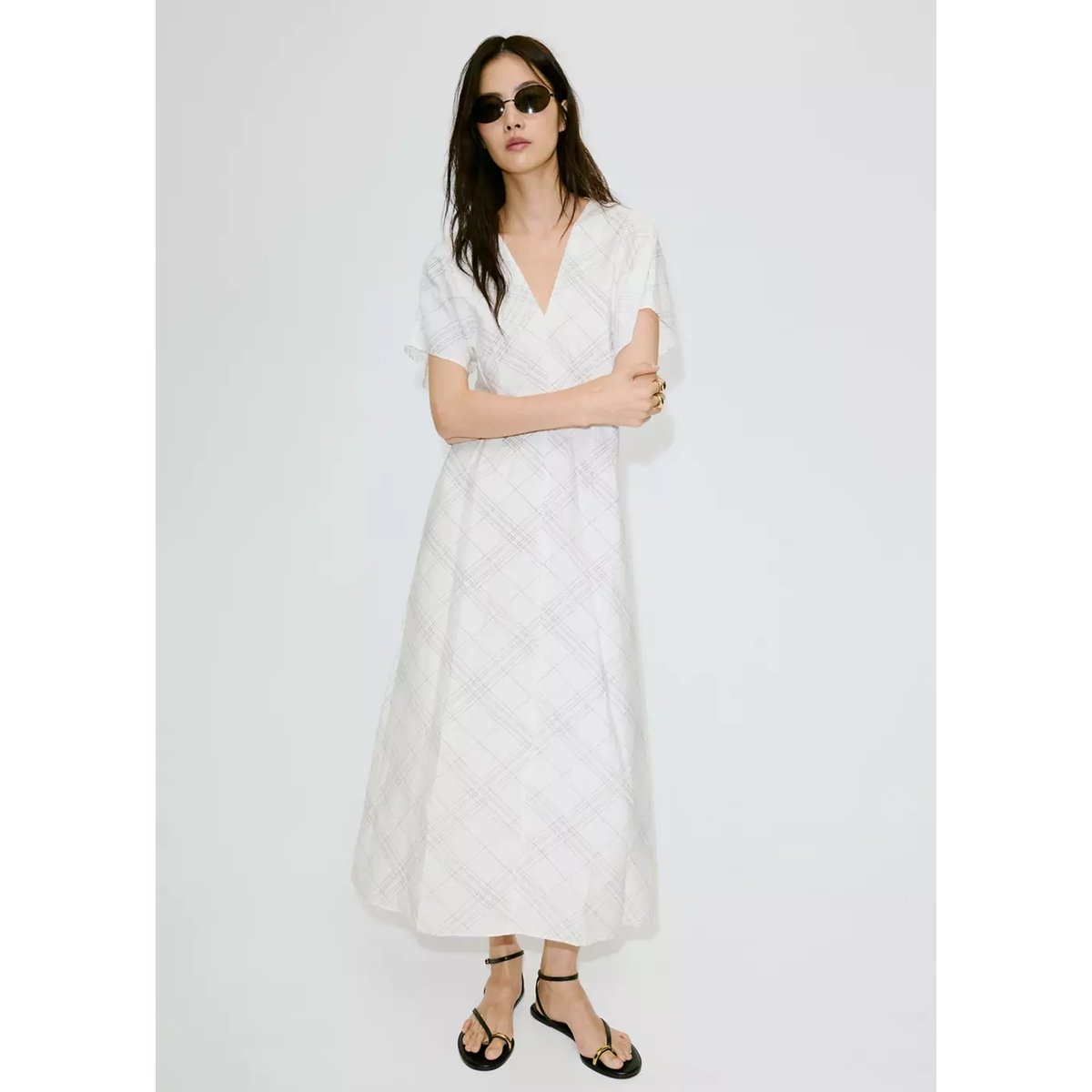 Robe à col en V froncée blanc, MANGO