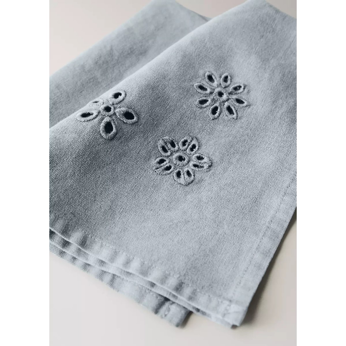 Serviettes brodées motif floral bleu, MANGO HOME