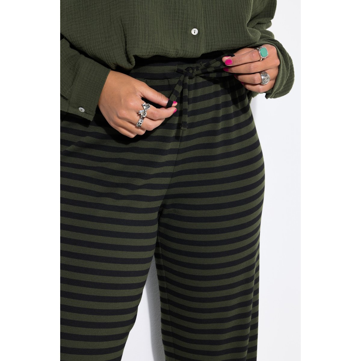 Pantalon large en jersey côtelé à rayures olive foncé, STUDIO UNTOLD