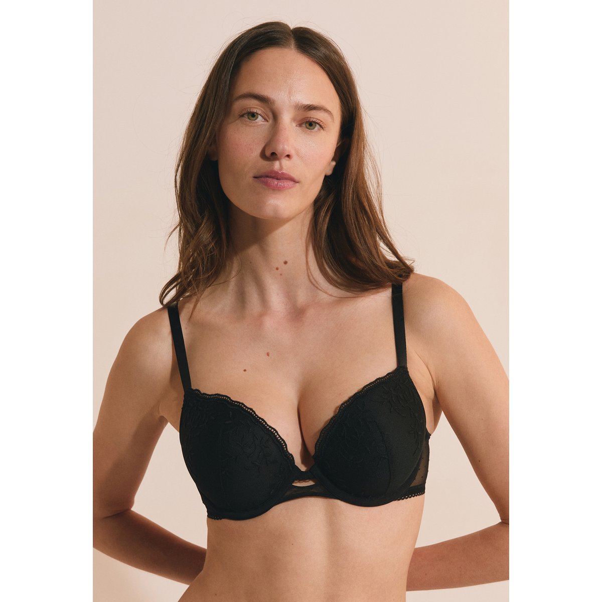 Soutien-gorge N.1 - Le push-up avec broderie AMAZONE noir, ETAM