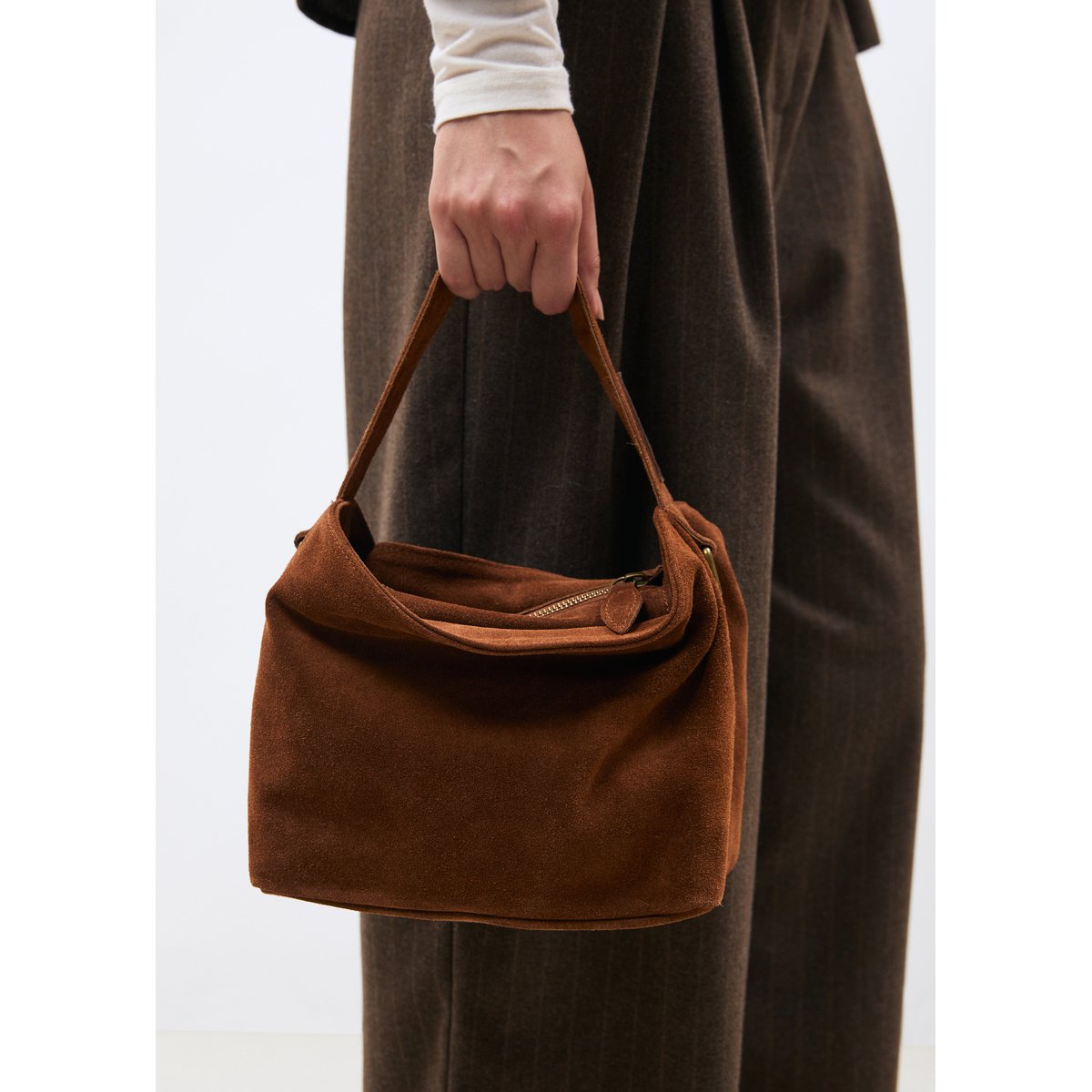 Sac en daim marron, HUMILITY