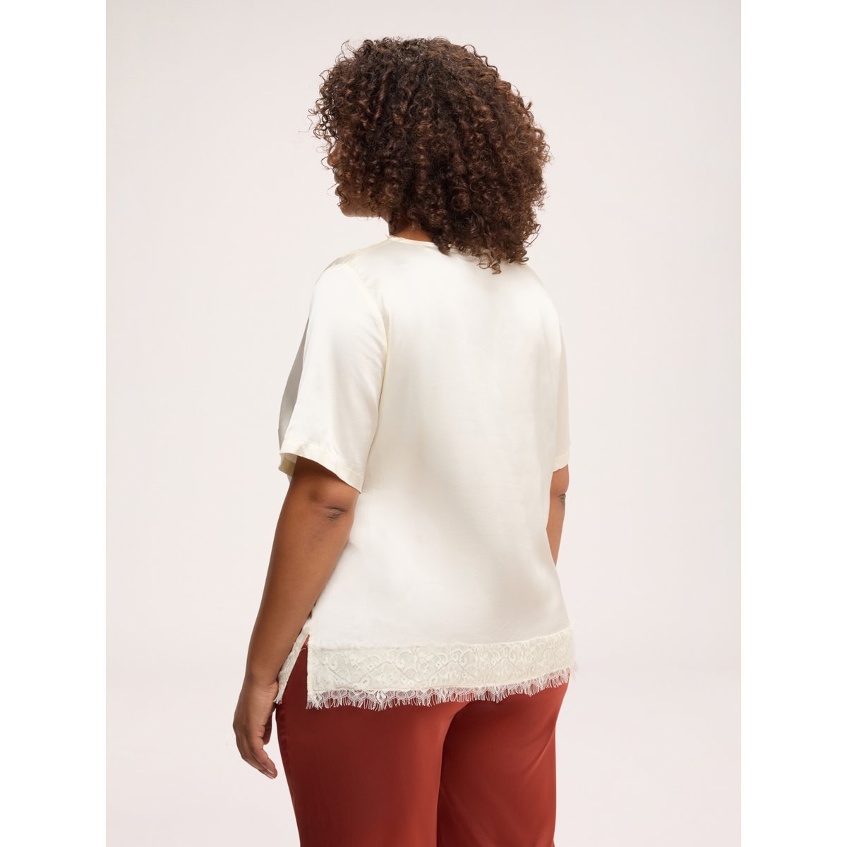 Blouse en satin avec détails en dentelle blanc, FIORELLA RUBINO