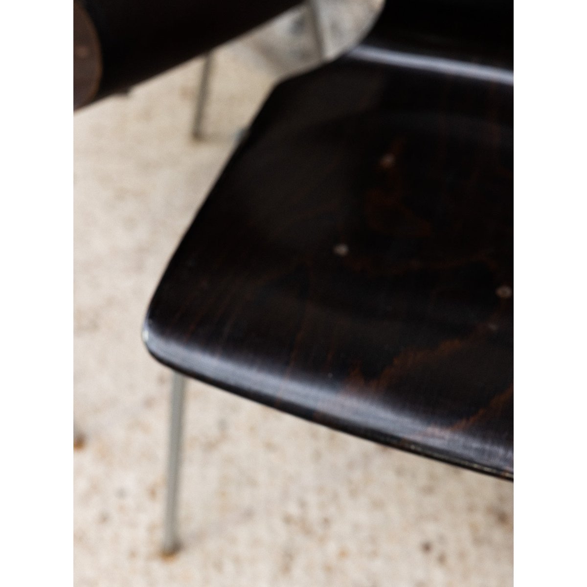 Chaise contemporaine Alma N°1779 - Bon état métal, DEBONGOUT