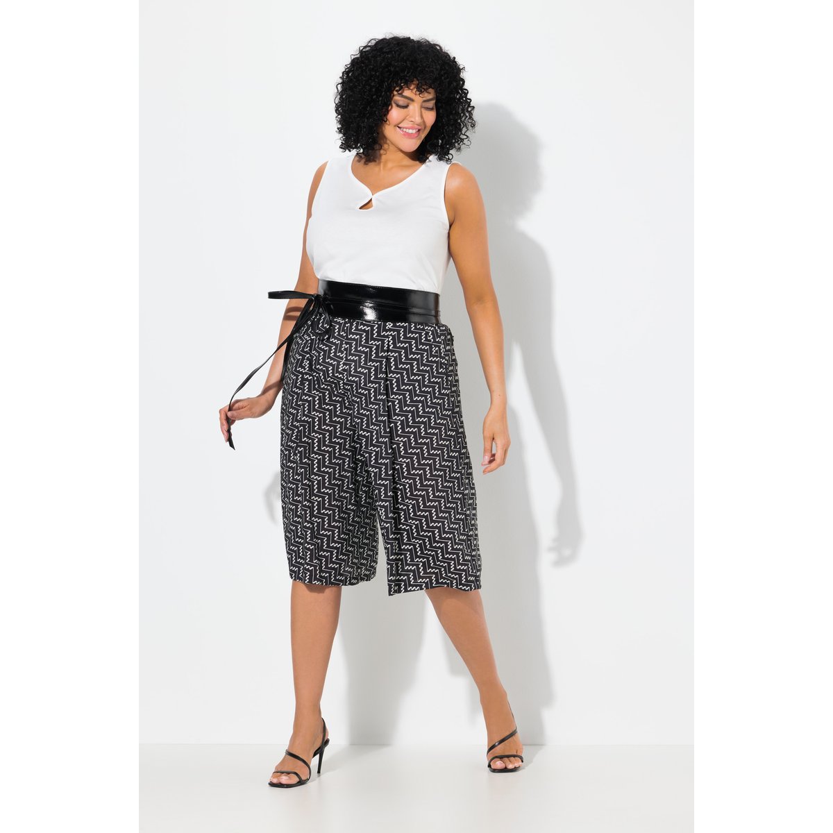 Jupe-culotte courte. Jambe large et taille noir, ULLA POPKEN