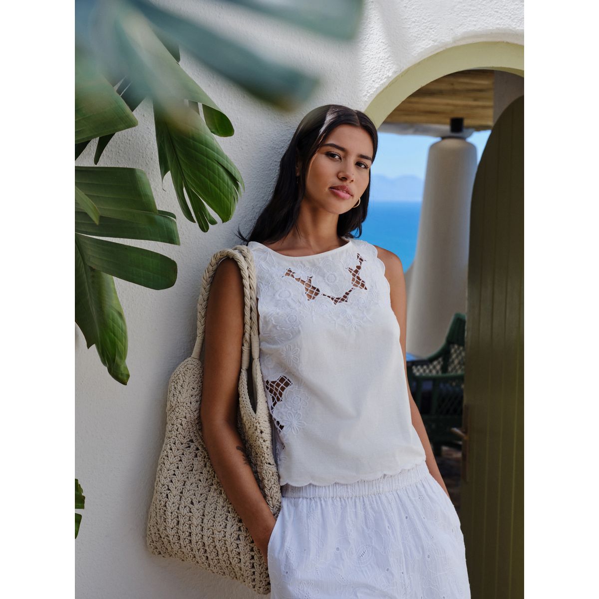 Top sans manches à broderie anglaise florale blanc, NEXT