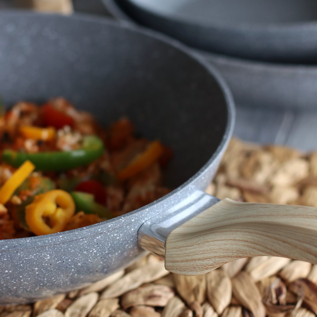 Wok en aluminium 28cm, CANNELLE gris, MENASTYL