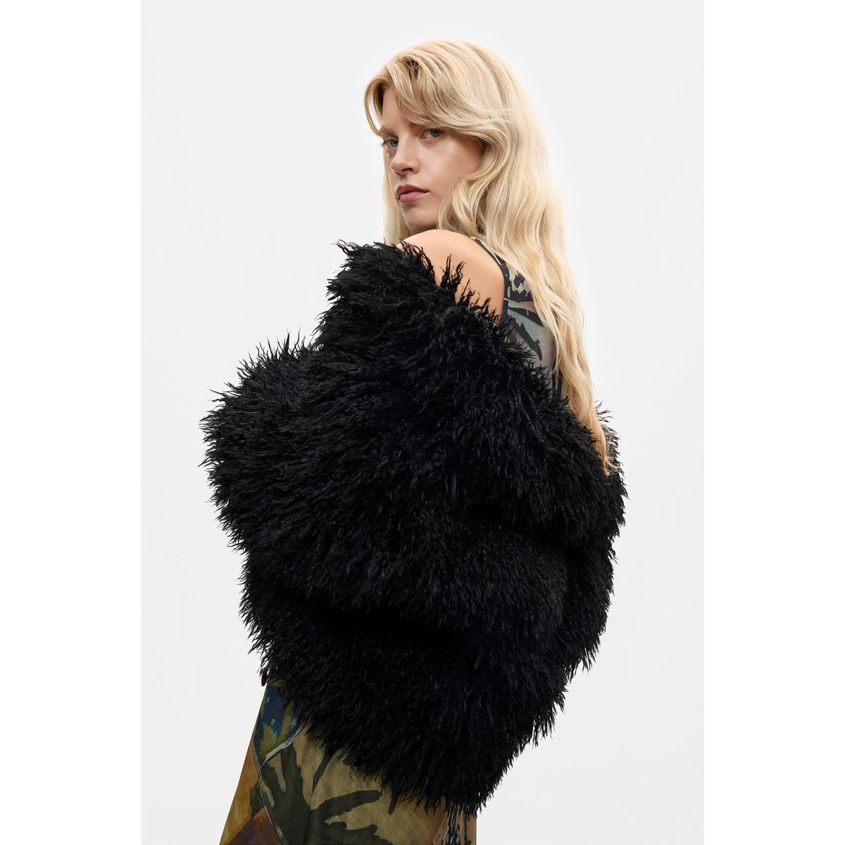 Manteau court noir, DESIGUAL