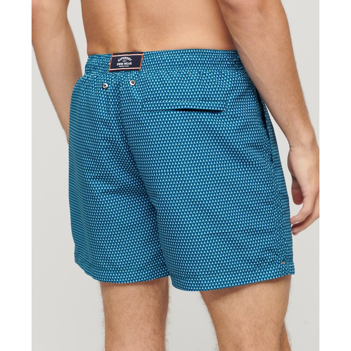 Short de bain imprimé long 38 cm bleu à imprimé géométrique, SUPERDRY