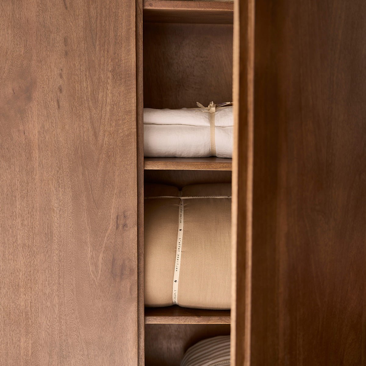 Armoire en manguier massif SOFIA couleur unique, BERAH GETAH