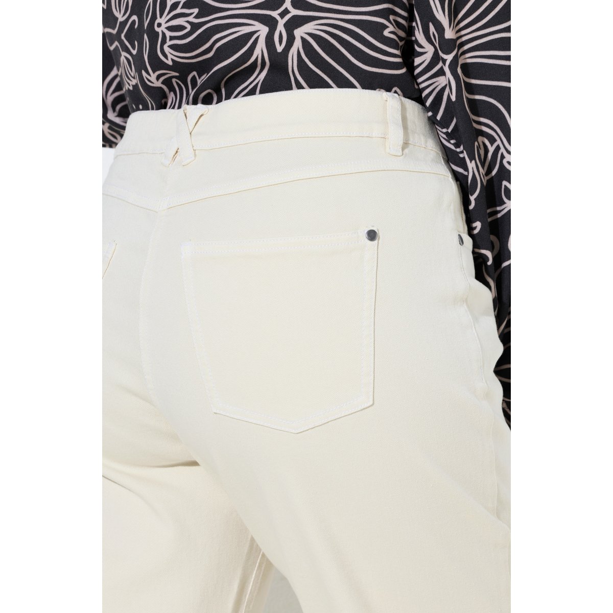 Jean Mom en denim extensible, coupe 5 poches vanille, ULLA POPKEN