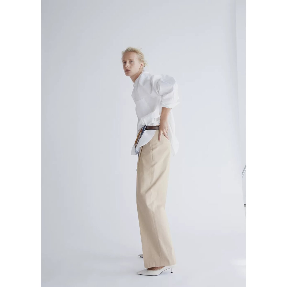 Pantalon droit à pinces en coton beige, MANGO