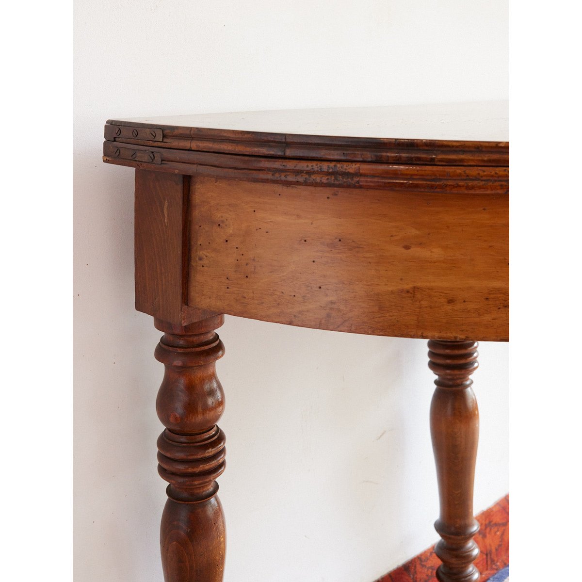 Table d'appoint demi-lune en bois Francine N°1633 - Bon état bois foncé, DEBONGOUT