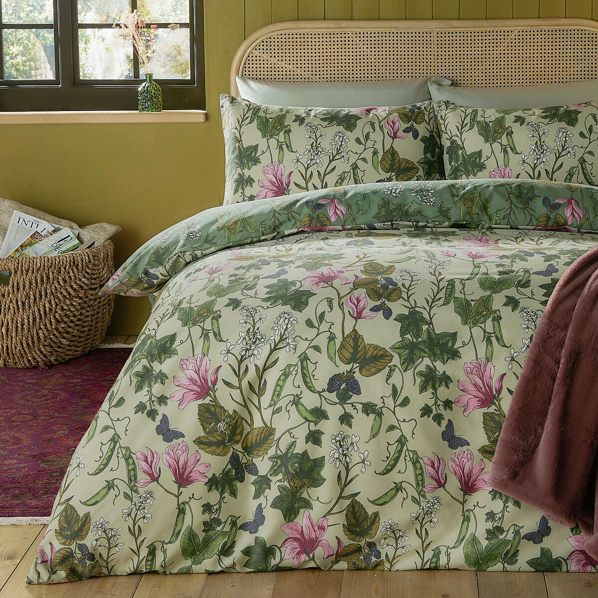 Mystic Berry Floral Reversible Duvet Cover and Pillowcase Set green, FURN.