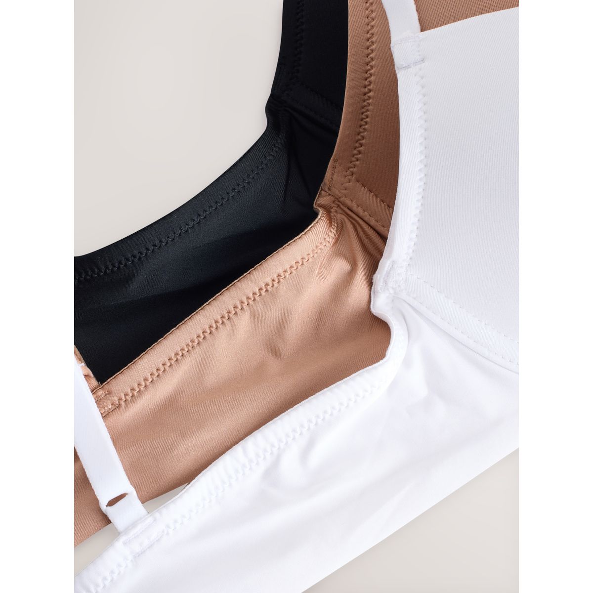 Soutien-gorge invisible, lot de 3 noir/ blanc/ chair, NEXT