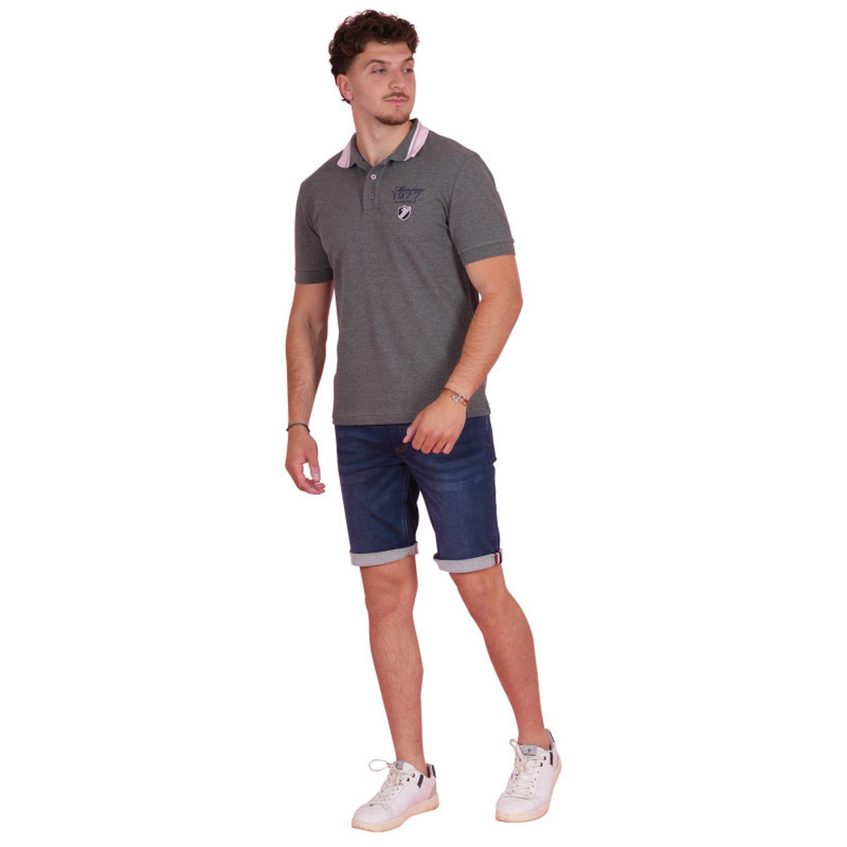 Polo en coton gris uni pourvu d'une coupe droite et d'un col boutonné gris, RUCKFIELD