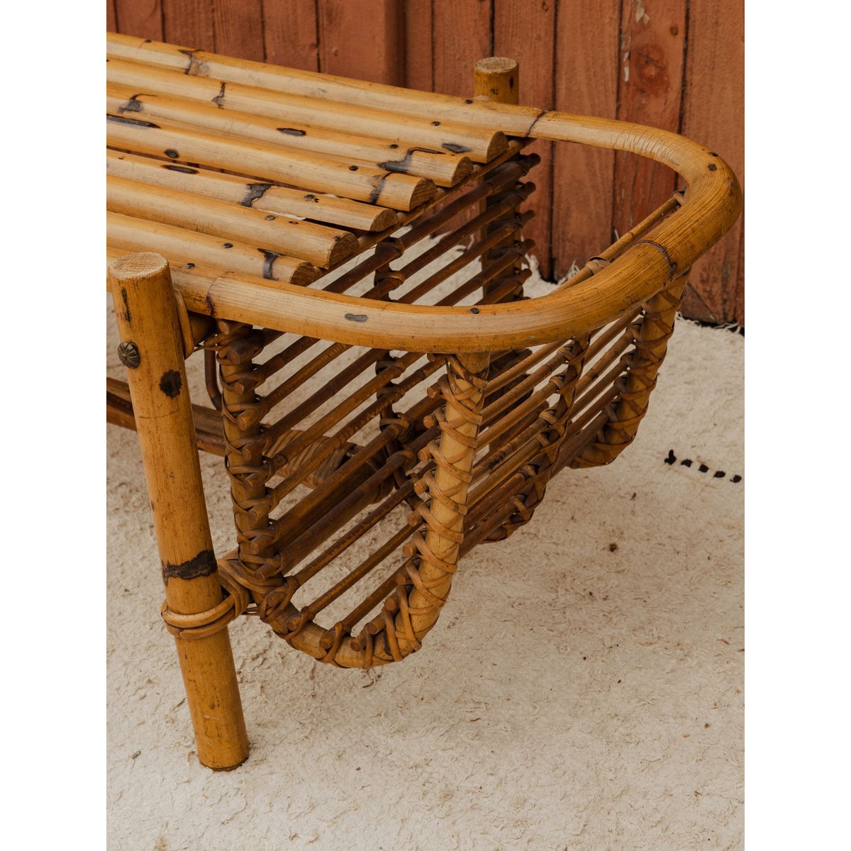 Table basse avec porte-revues en rotin Léonie N°1594 - Bon état bois clair, DEBONGOUT