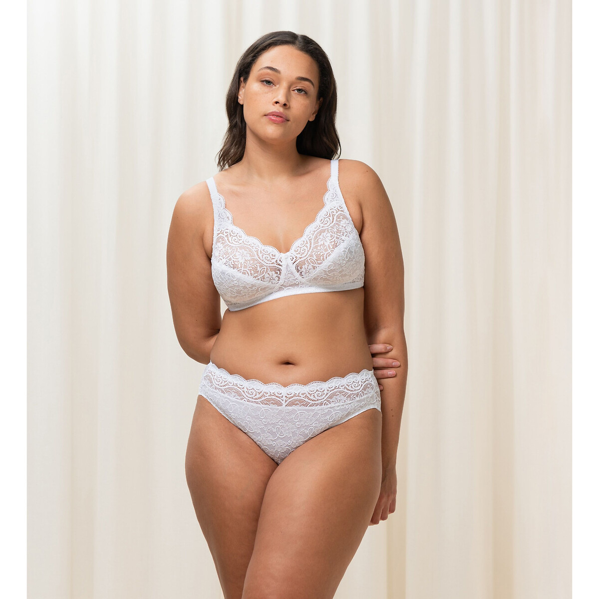Amourette 300 Bra Without Underwiring white, TRIUMPH