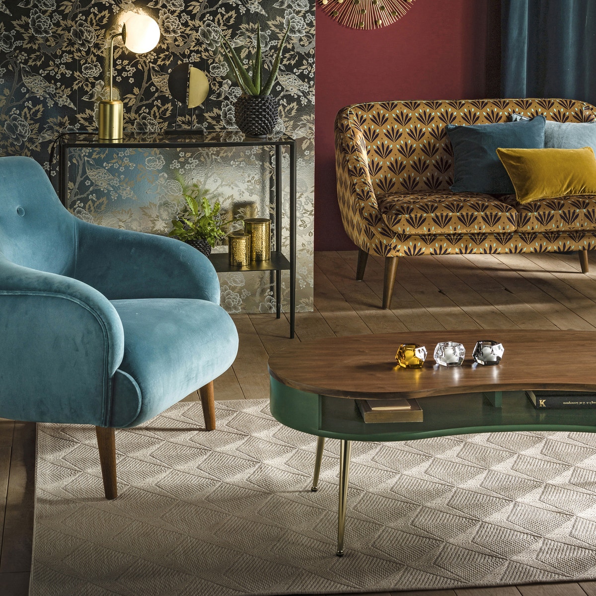 table basse et chaise - 7 astuces pour réussir la décoration de son Airbnb