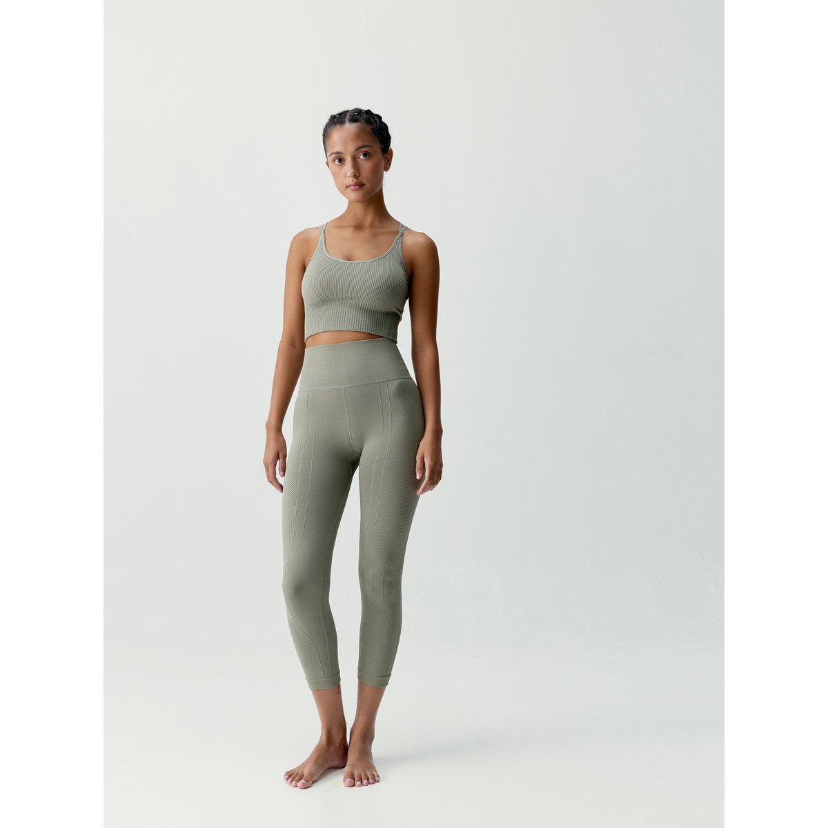 Brassière de Sport Seamless Fixation Moyenne DEVIKA vert marais, BORN