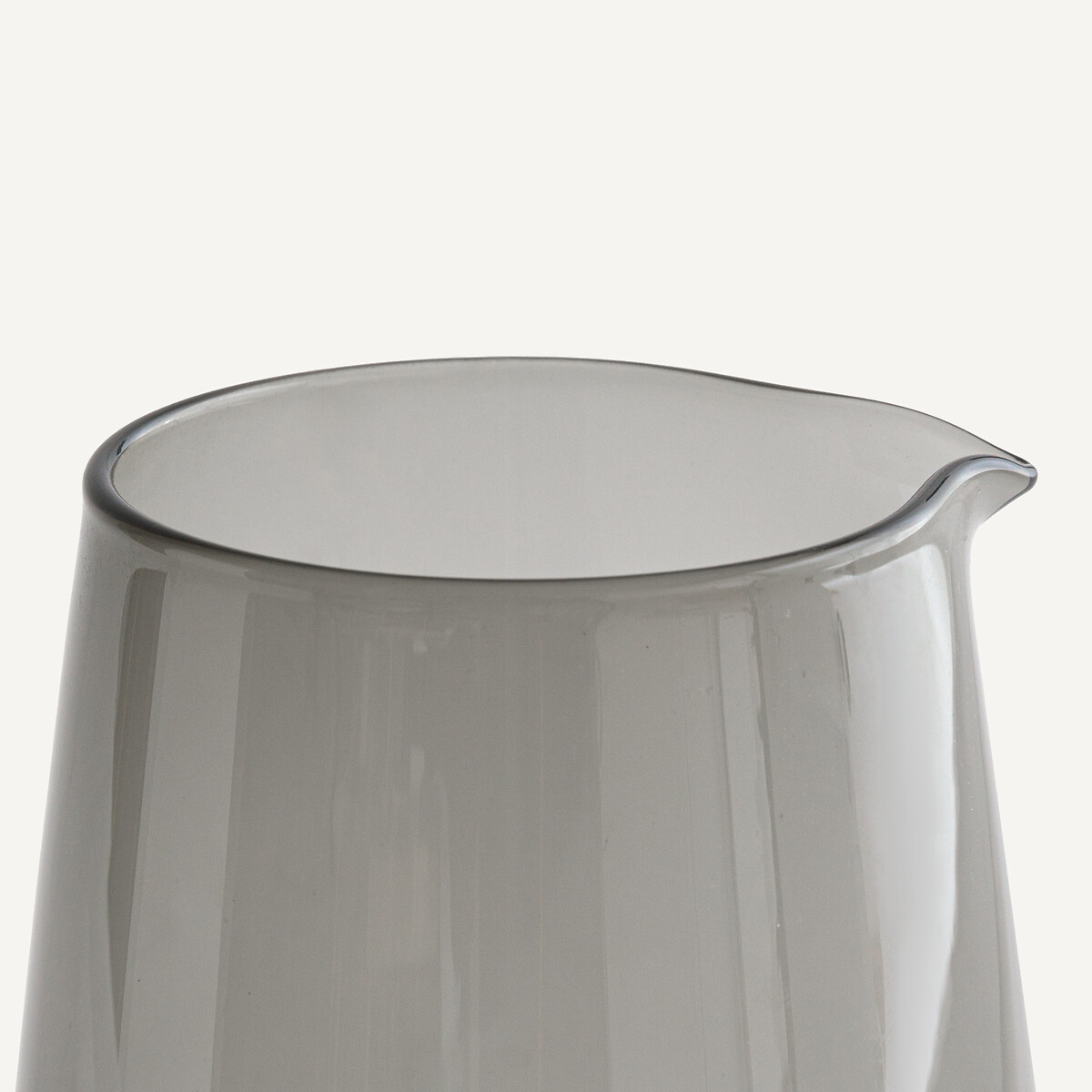 Maneva Hand-Blown Smoked Glass Carafe smoked grey, AM.PM