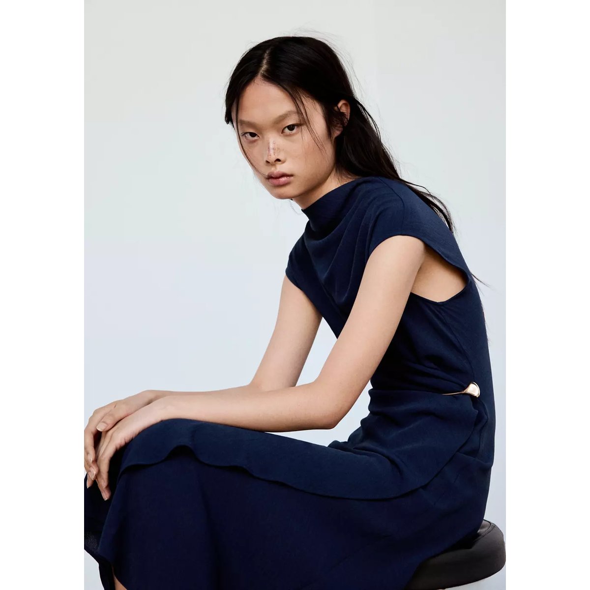 Robe drapée détail bijou bleu nuit, MANGO