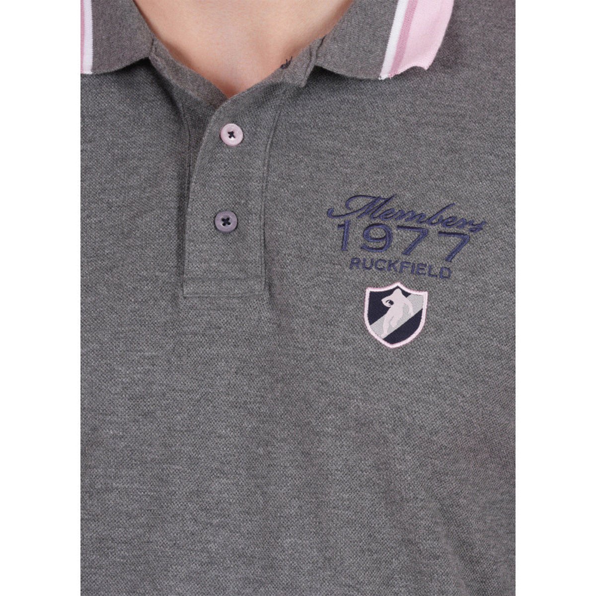Polo en coton gris uni pourvu d'une coupe droite et d'un col boutonné gris, RUCKFIELD