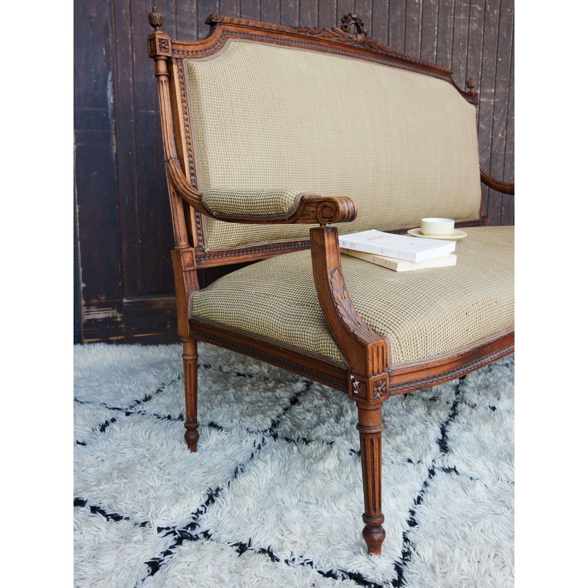 Banquette ancienne en bois et tissu Martine N°171 - Bon état bois foncé, DEBONGOUT