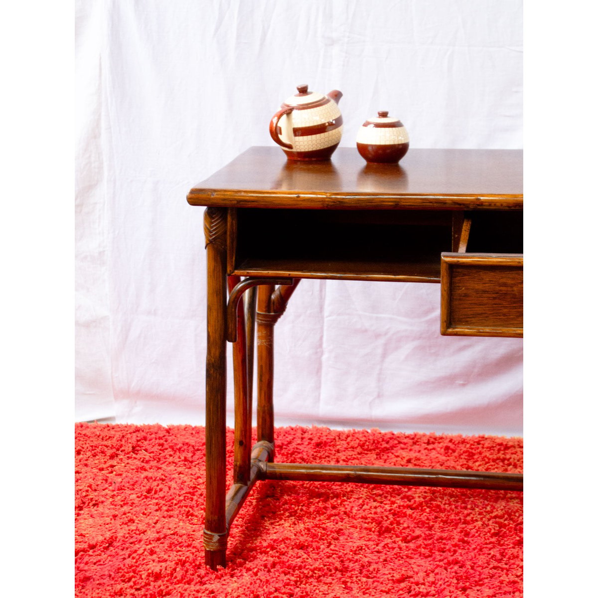 Bureau en rotin foncé Edouard N°1123 - Bon état bois foncé, DEBONGOUT