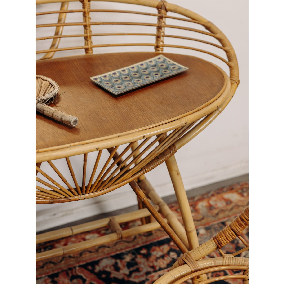 Coiffeuse et sa chaise en rotin Louise N°354 - Bon état bois clair, DEBONGOUT