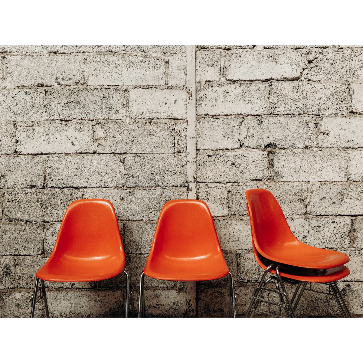 Chaise en métal Diana N°274 - Bon état orange, DEBONGOUT