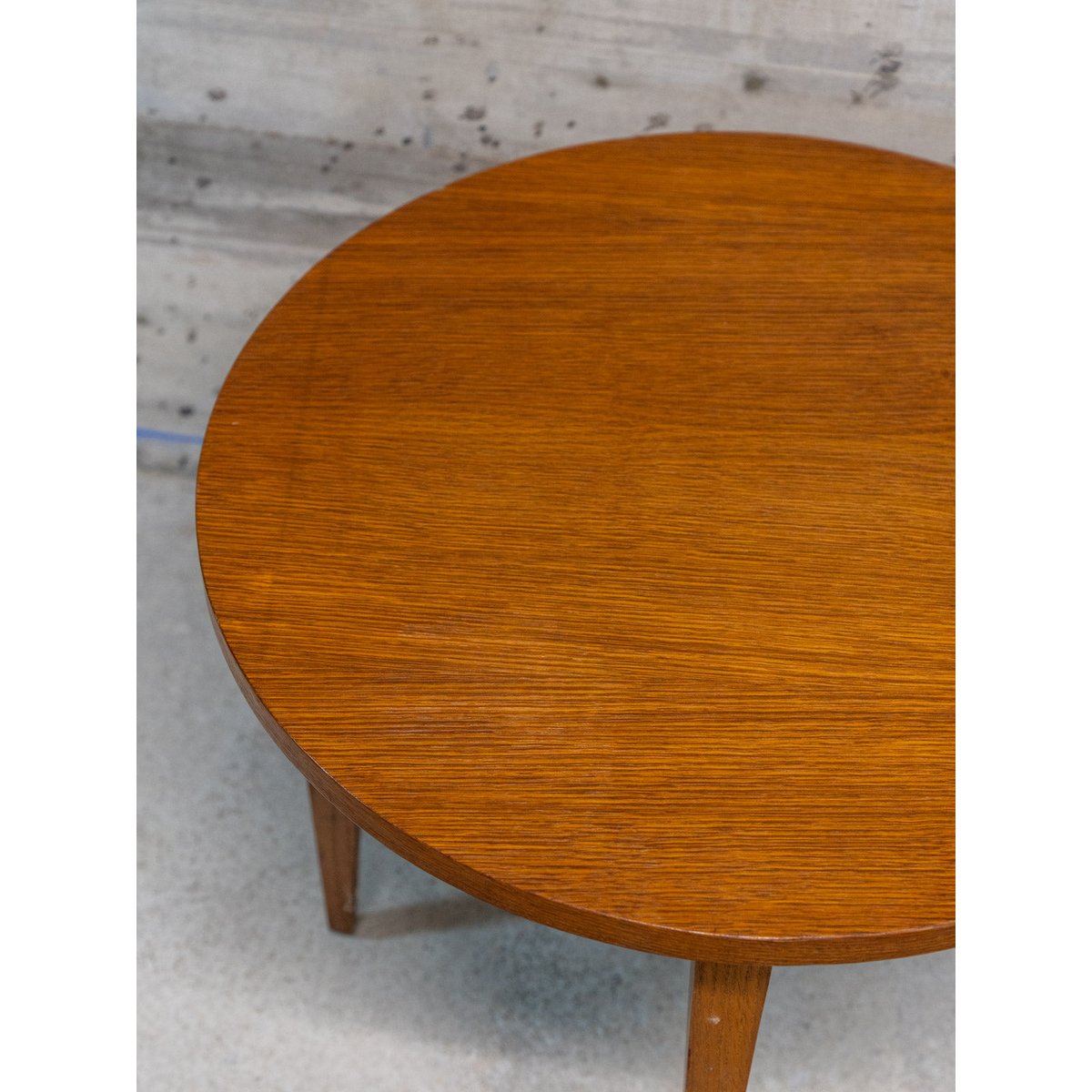 Table basse ronde en bois Donna N°970 - Bon état bois foncé, DEBONGOUT