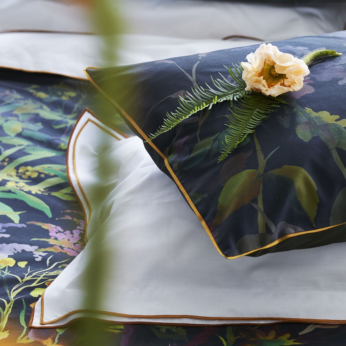 Housse de couette imprimée en percale de coton, INDIAN SUNFLOWER graphite, DESIGNERS GUILD